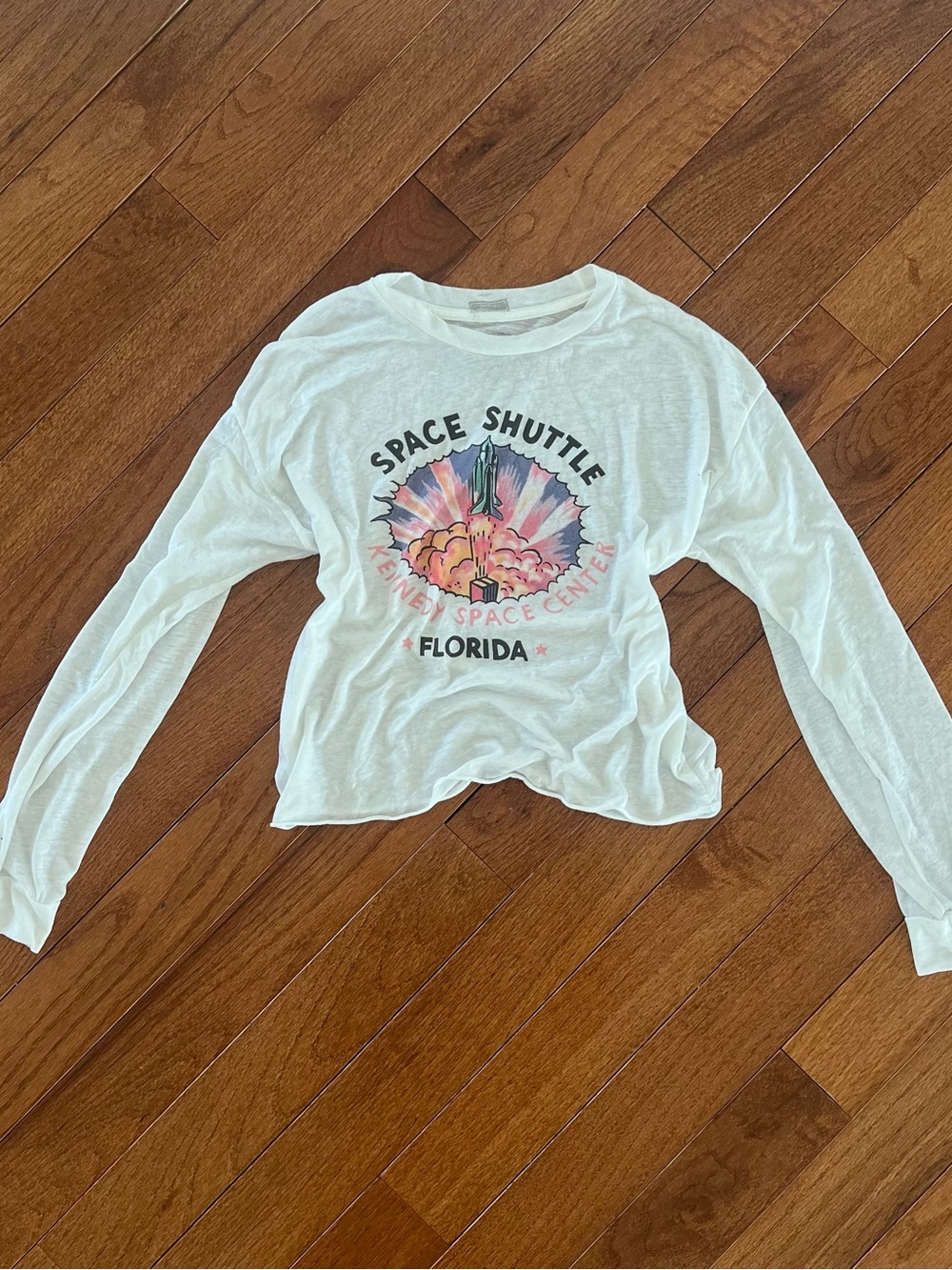 American Eagle White Space Shuttle Graphic Long-Sleeve cropped Tee